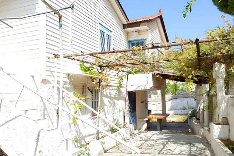 Διώροφη κατοικία στα Φάρσα - Κωδ. Ακινήτου 2103