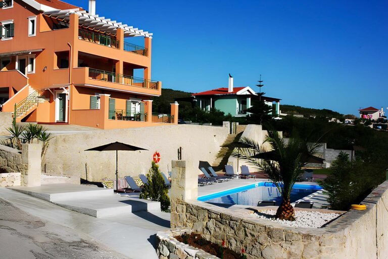 Συγκρότημα διαμερισμάτων με πισίνα στα Κομποθεκράτα - Κωδ. Ακινήτου 2156