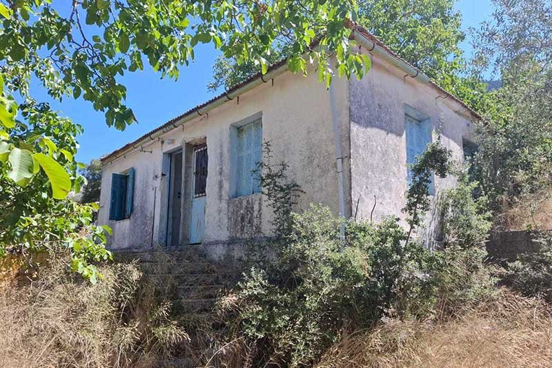 house-3288-view of the house