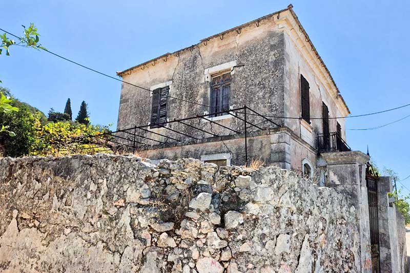 3296-house-rear view of the house