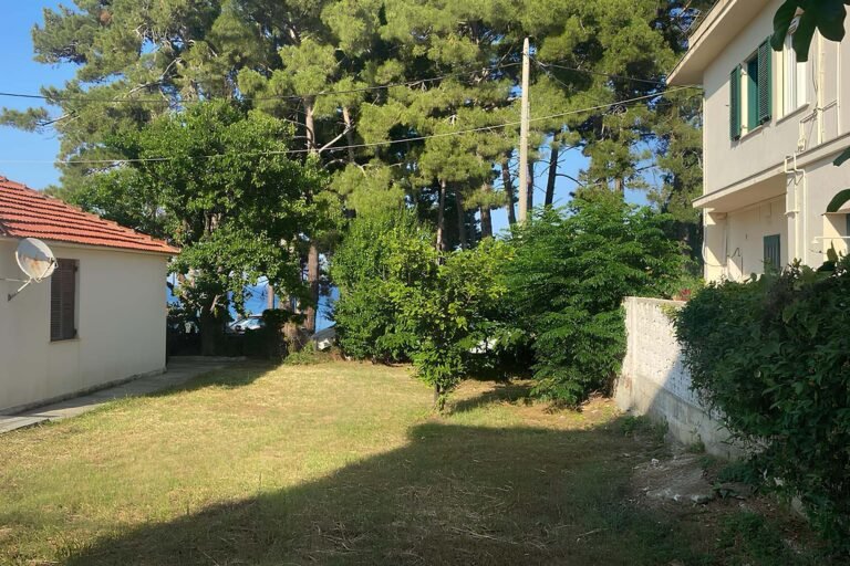Οικόπεδο με κτίσμα - Κωδ. Ακινήτου 3421
