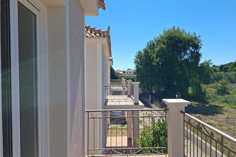 balcony-of-the-villa-3474