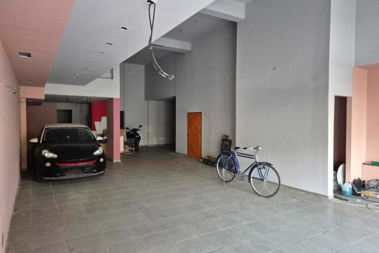 inside-of-the-store-3495