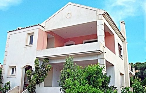 house-2000-view of the house