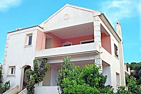 house-2000-view of the house