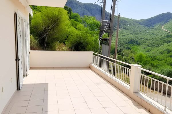 άποψη βεράντας κατοικίας στην Πάστρα - Κωδ. Ακινήτου 2083