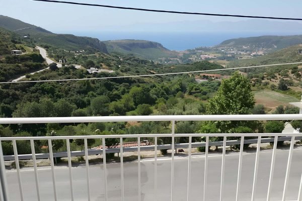 Θέα στη θάλασσα από τις βεράντες των κατοικιών στην Πάστρα - Κωδ. Ακινήτου 2083