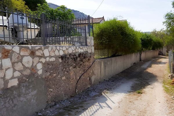 House witha public road in Farsa - property id 2103