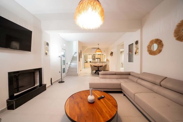 View of the living room of the villa in Pessada - property id 2123