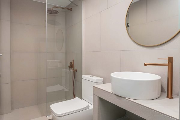 First bathroom of the villa in Pessada - property id 2123