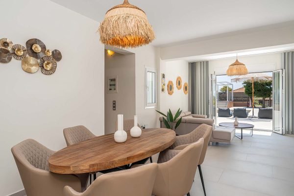 Dining room of the villa in Pessada - property id 2123