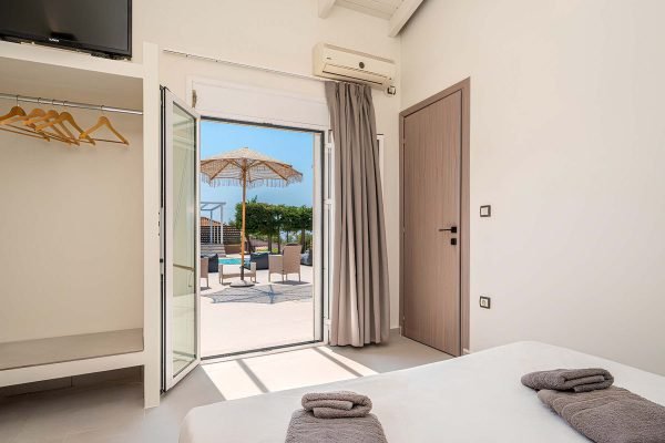 Bedroom of the villa in Pessada - property id 2123