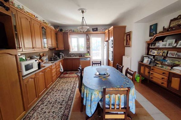 house-3167-view of the kitchen