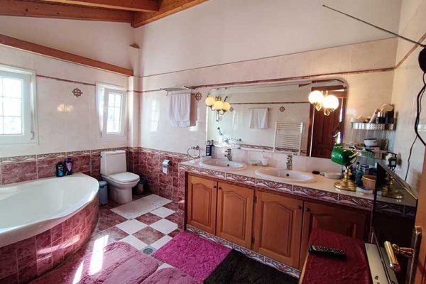 house-3167-the first bathroom