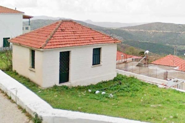 house-3275-view of the house