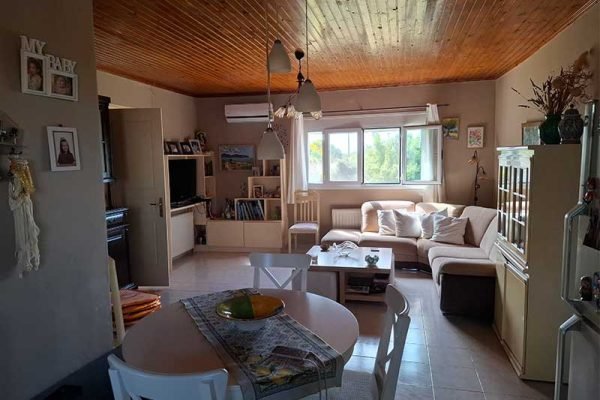 house-3276-view of the living room