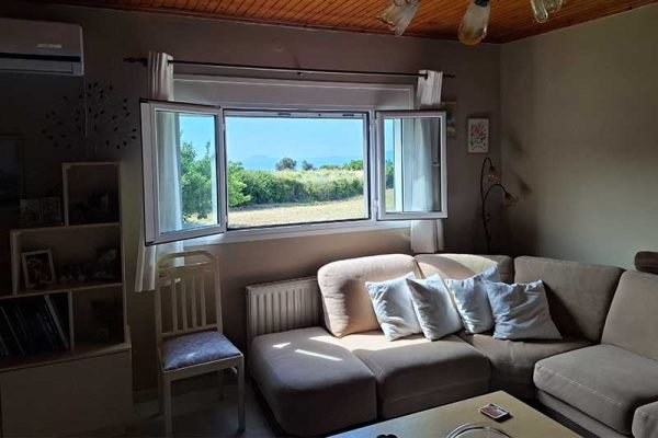 house-3276-view of the interior