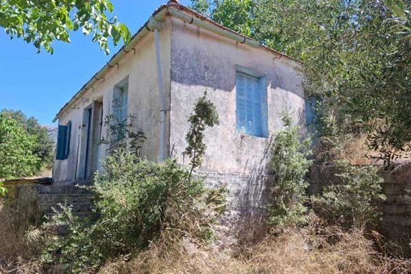 house-3288-side view of the house