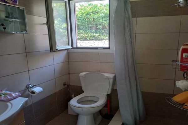 Kateleios-3305-view of the bathroom