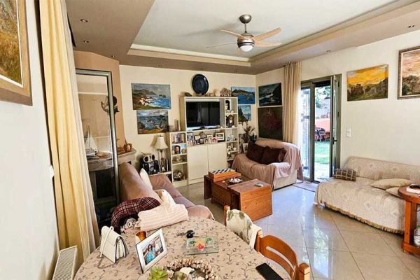 house-3318-view of the living room