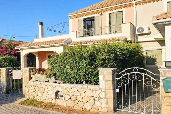 house-3318-view of the entrance