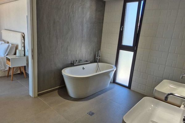 Bathtub of villa 3339 in Skala