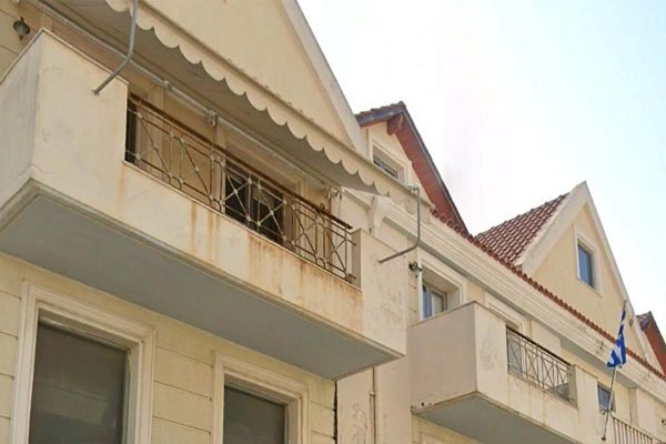 First floor of a commercial building - property id 3386