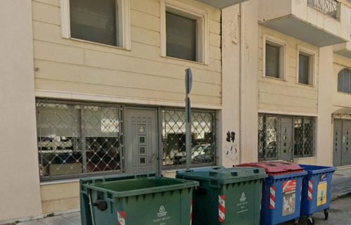 Outside of commercial building - property id 3387