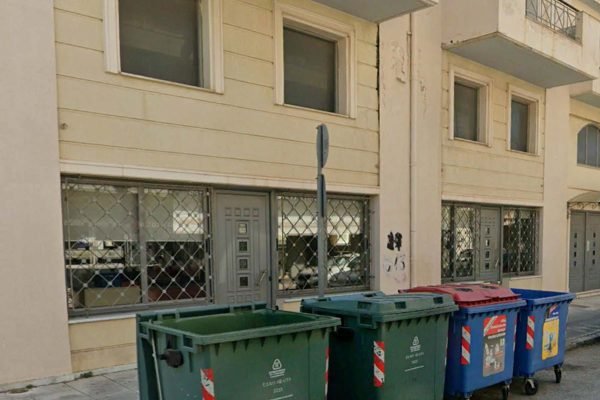 Outside of commercial building - property id 3387