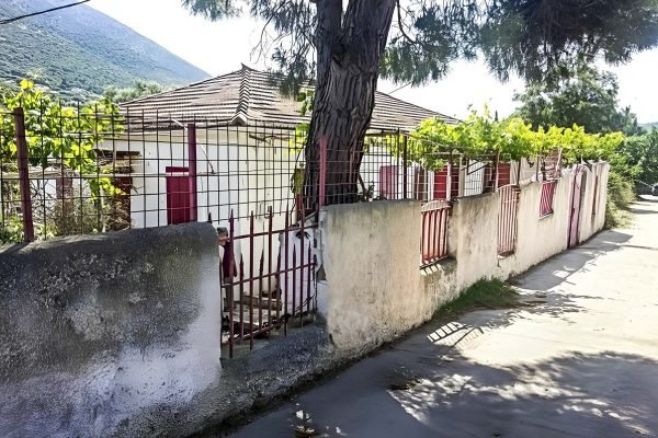 Fenced house in Makriotika - property id 1993