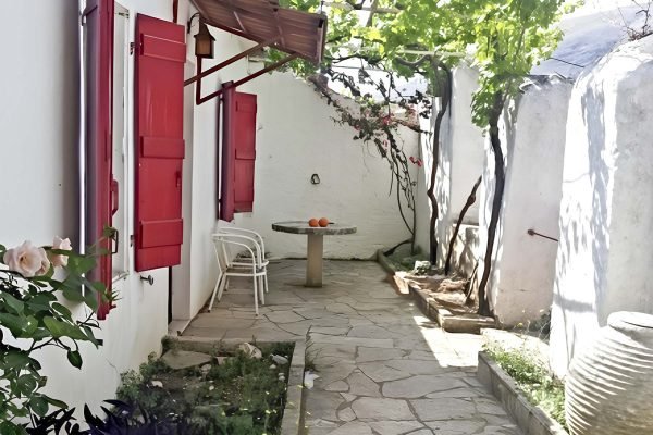 The entrance of the house in Makriotika - property id 1993