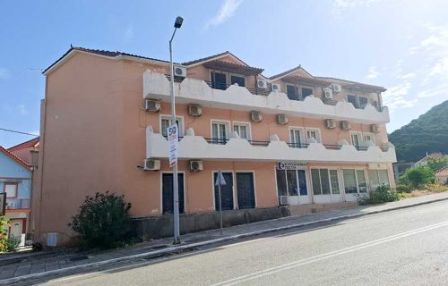 Poros-3194-with large facade