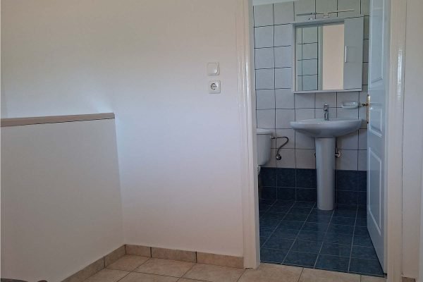 bathroom of the house - property id 2009
