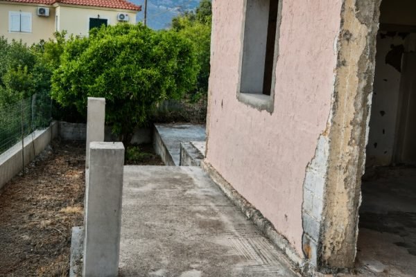 Οικόπεδο με κτίσμα - Κωδ. Ακινήτου 3465
