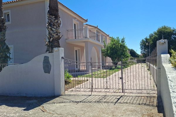 entrance of the property - property id 2009