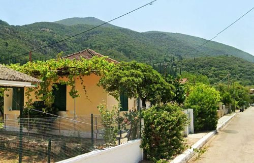 House with a garden in Sami - property id 3347