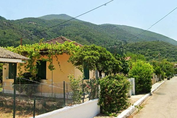 House with a garden in Sami - property id 3347