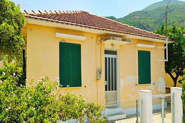 View of the entrance of the house in Sami - property id 3347