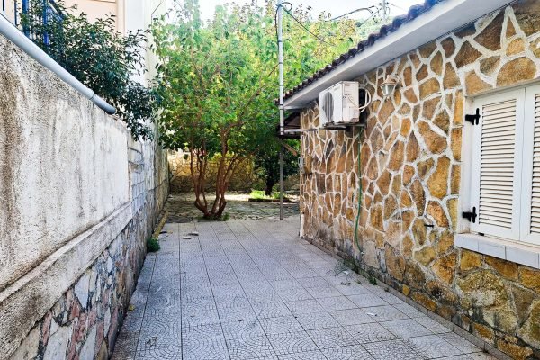 side view of the yard of the house in Agia Efimia - property id 3359