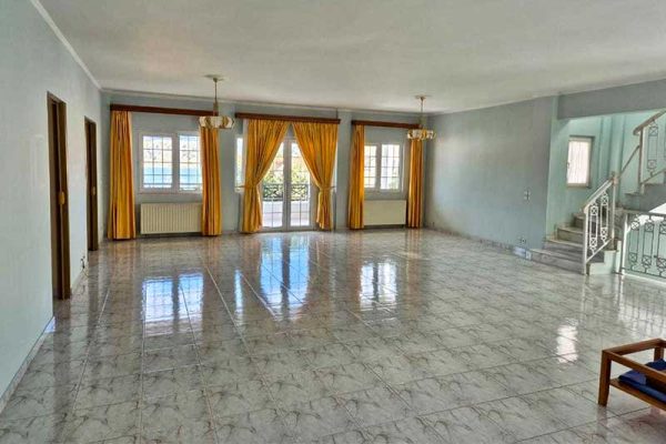 maisonette-3232-view of the living room