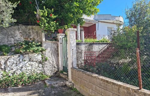 entrance to the old house in Mihalitsata - property id 3361