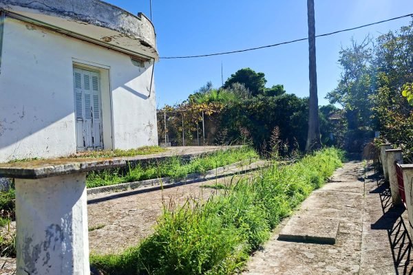 pathway beside the house in Mihalitsata - property id 3361