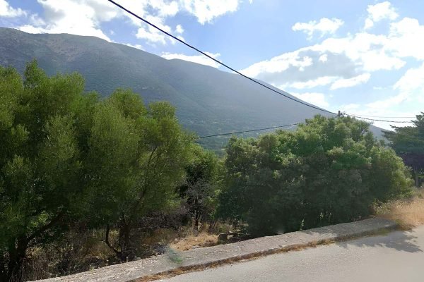 οικόπεδο με θέα στο βουνό στα Λουκάτα - Κωδ. Ακινήτου 3372