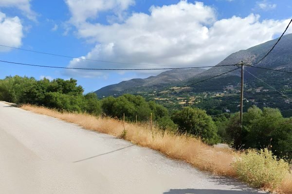 οικόπεδο κοντά σε δίκτυα στα Λουκάτα - Κωδ. Ακινήτου 3372
