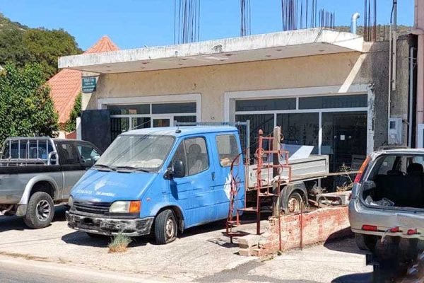 Store with road in Peratata - property id 3123