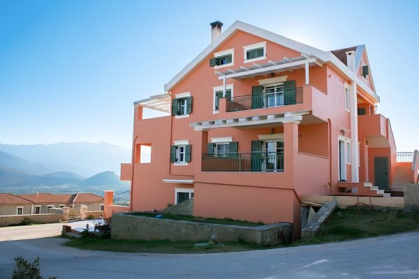 Πλαϊνή όψη συγκοτήματος διαμερισμάτων στα Κομποθεκράτα - Κωδ. Ακινήτου 2156