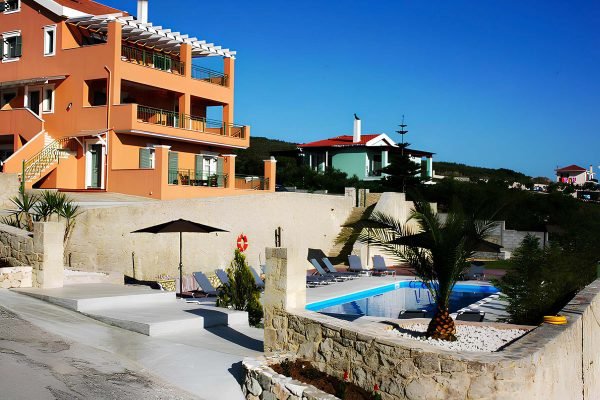 Συγκρότημα διαμερισμάτων με πισίνα στα Κομποθεκράτα - Κωδ. Ακινήτου 2156