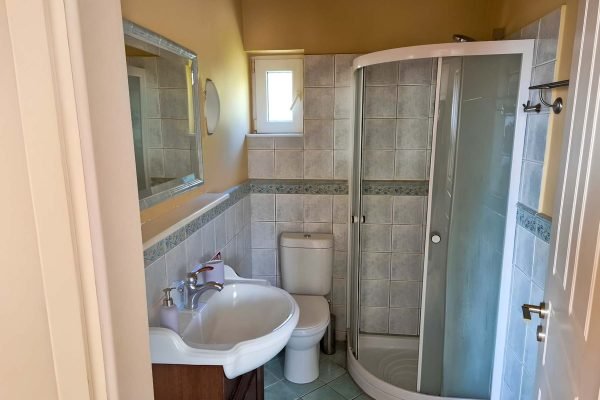 view of the bathroom of the villa in Katelios - property id 3341