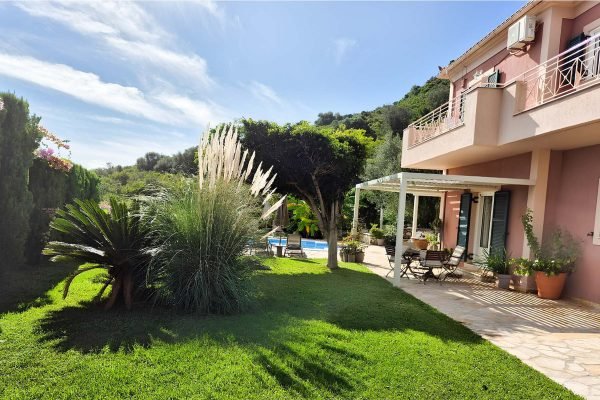 villa with beautiful garden in Katelios - property id 3341