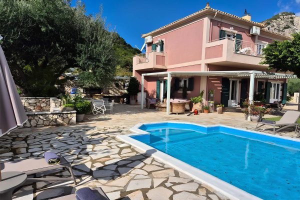Villa with pool in Katelios - property id 3341